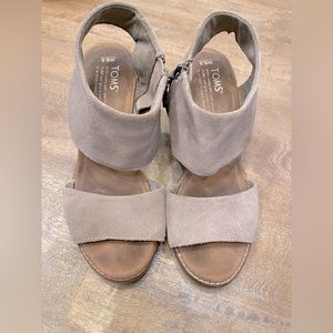 TOMS tan/taupe suede black heel sandal